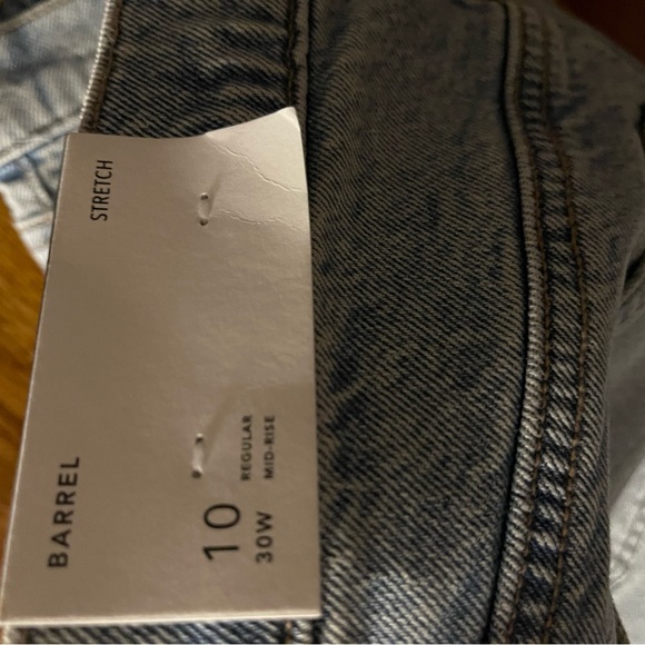 NWT, American eagle barrel jeans - Picture 2 of 3